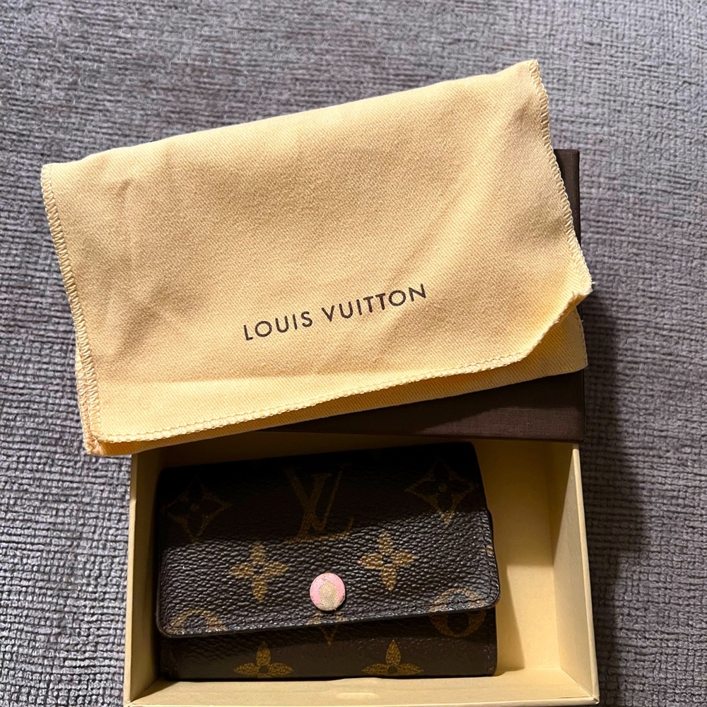 Louis Vuitton Rose Ballerine Signature Key Pouch